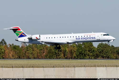 ZS-NBF-South-African-Express-Airways-Canadair-CRJ-700_PlanespottersNet_349235.jpg